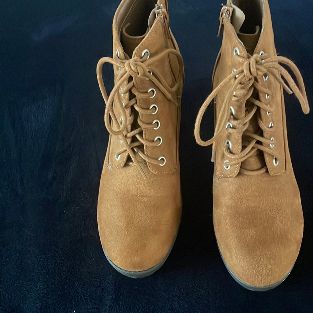 Womens boot with heel